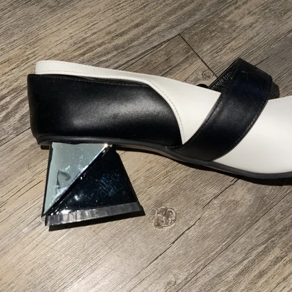 Sale! 🔥🔥 NEW! Missue Black and White Heels 👠 - Picture 4 of 5